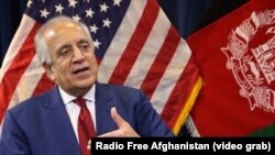زلمی خلیلزاد می‌گوید، همه طرفین باید از فرصت به دست آمده استفاده کنند و اختلافات پیرامون لیست شرکت‌کننده‌ها را حل کنند (عکس از آرشیو).
