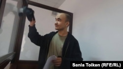 Азаматтық белсенді Макс Боқаев сотта тұр. Атырау, 3 маусым 2016.