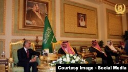 عبدالله عبدالله څو ورځې وړاندې پر یو لړ مسئلو د بحث لپاره سعودي عربستان ته تللی و.
