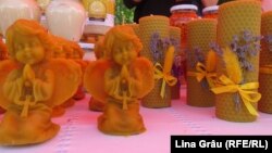 Lumânări din ceară de albini la târgul producătorilor locali Cămara Fest