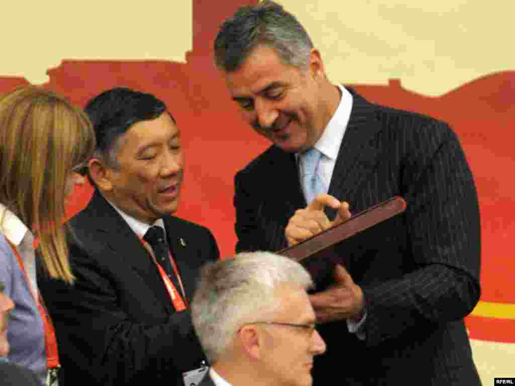 Khoo Boon Hui, prvi čovjek Interpola i Milo Đukanović u Budvi, 26.05.2010. Foto: Savo Prelević