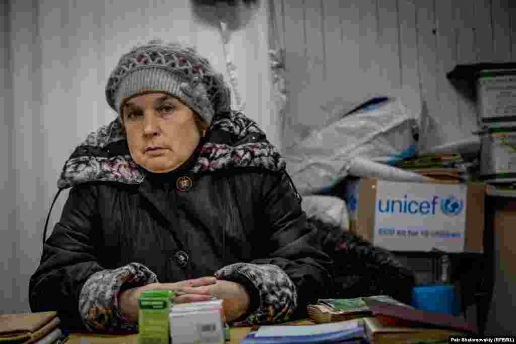 Единственная медсестра в поселке Никишено, Светлане Марченко, которая во время боев между силами ВСУ и сепаратистами «ДНР» спасла часть медицинского оборудования и истории болезней своих пациентов. Все это хранится у нее дома и в специальном вагончике, который предоставила организация «Врачи без границ»