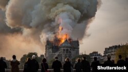 Пажар у Саборы Парыскай Божай Маці