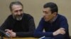 Артур Мовсисян (слева) и адвокат Араик Папикян в зале суда, 4 декабря 2017 г․