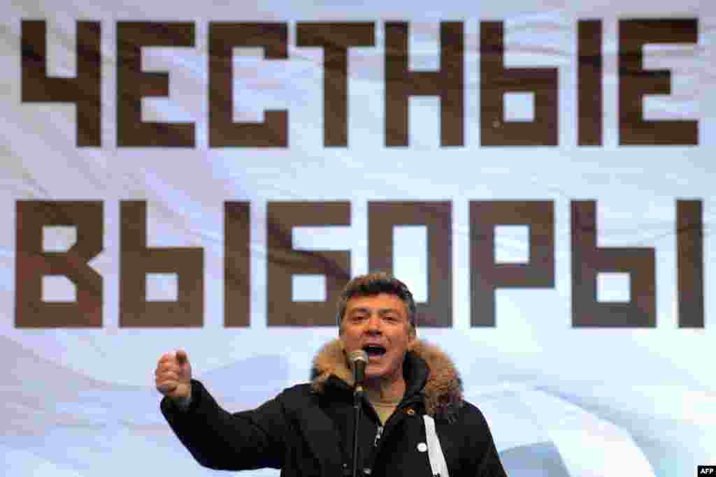 Немцов на митинге оппозиции за честные парламентские выборы после предполагаемой фальсификации результатов голосования в 2011 году.