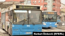 Ćirilični natpisi na autobusima gradskog prevoza u Novom Sadu