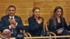 شاهزاده رضا پهلوی همراه با ملکه فرح پهلوی و شاهدخت فرحناز