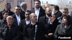 Մարտուն Գրիգորյանը Գյումրիում՝ քարոզարշավի ժամանակ 