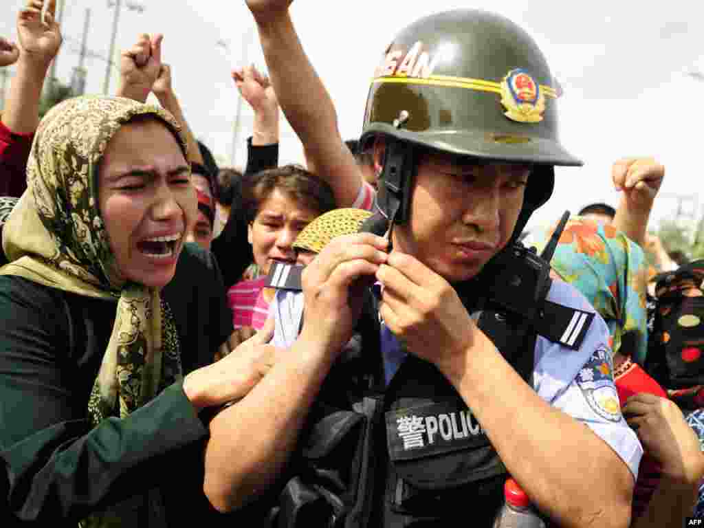 2009-cu ildə uyğurların hərbçilərlə toqquşması.