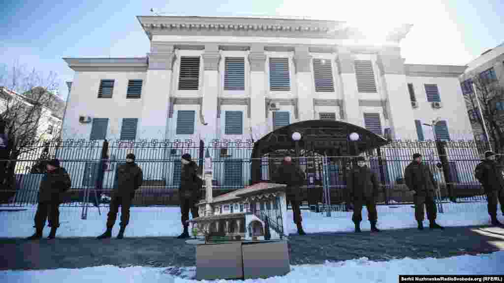 Организаторами акции выступили общественная организация «КрымSOS», Меджлис крымскотатарского народа и «Крымский дом»