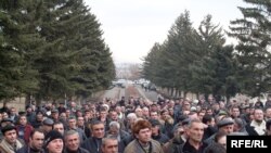 Armenia -- Taxi drivers protest in Gyumri, demand tax revisions, Gyumri, 18Feb2010