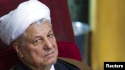 کنار گذاشته شدن آیت الله اکبر هاشمی رفسنجانی از ریاست مجلس خبرگان بازتاب های متفاوتی در میان شخصیت ها و رسانه های ایران داشته است. 