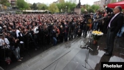 Armenia - Opposition leader Raffi Hovannisian addresses a rally in Yerevan's Liberty Square, 12Apr2013.