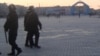 Вооруженные полицейские на центральной площади Жанаозена. 18 декабря 2011 года. Фото предоставлено Елена Костюченко, "Новая газета".