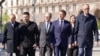 Прэм’ер-міністар Польшчы Дональд Туск, прэзыдэнт Украіны Ўладзімір Зяленскі, прэм’ер Вялікай Брытаніі Кір Стармэр, прэзыдэнт Францыі Эманюэль Макрон у Кіеве. 10 траўня 2025