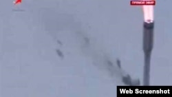 Падение ракеты-носителя «Протон-М» на стартовой площадке космодрома Байконур. Скриншот сайта телеканала «Россия 24».