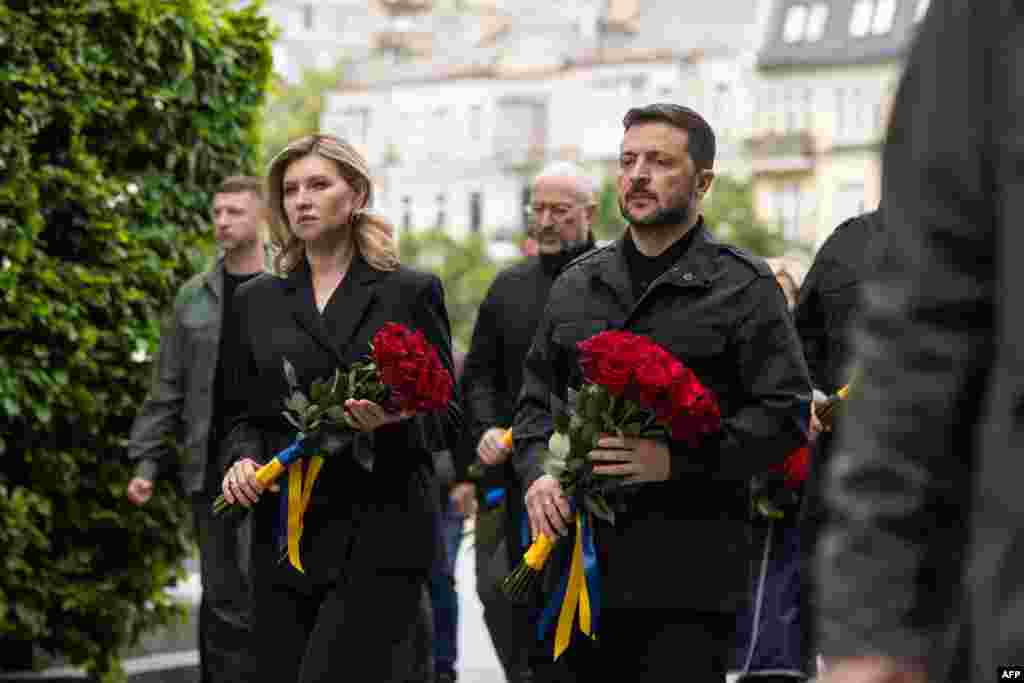 Ukrajinski predsjednik Volodimir Zelenski i prva dama Olena Zelenska prisustvuju ceremoniji u spomen na pale u Drugom svjetskom ratu u okviru Dana sjećanja i pobjede nad nacizmom u Kijevu 8. maja.