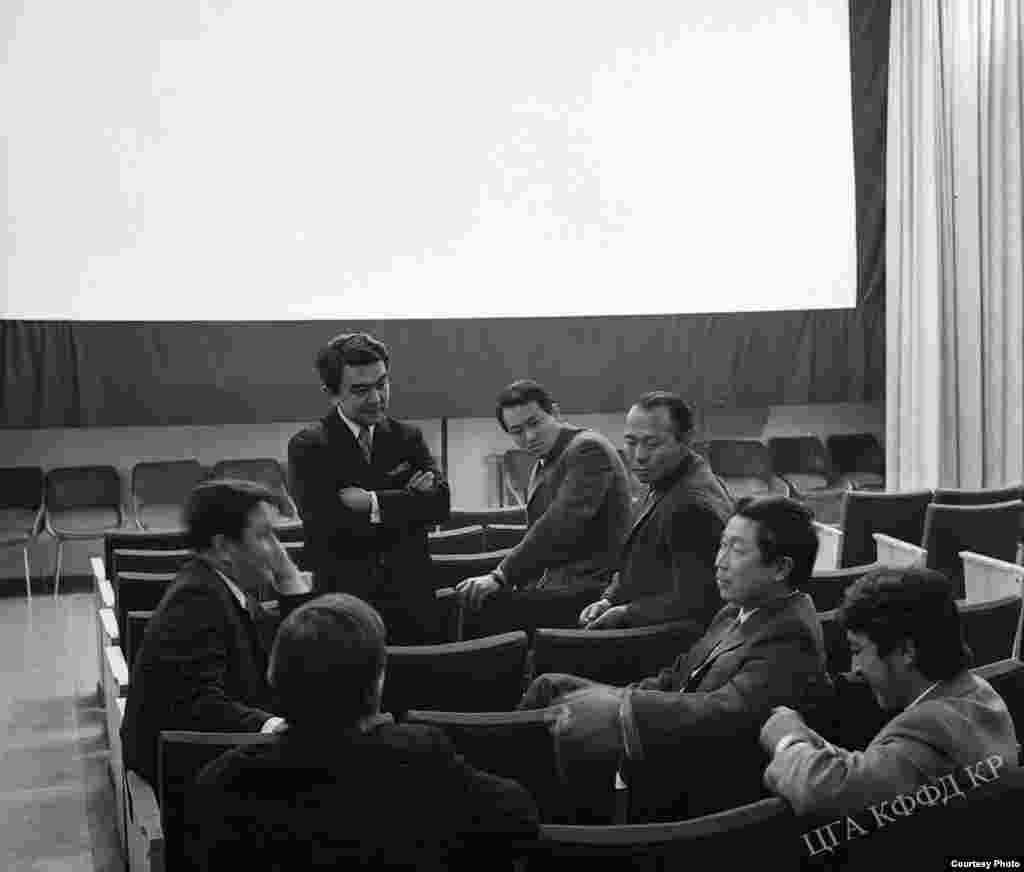 Обсуждение фильма после просмотра в киностудии "Киргизфильм" одними из главных людей в индустрии, 1974 год. Автор фото - В.Утешев. 
