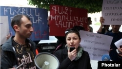 Armenia -- A demonstration against the impending sharp increase in the price of natural gas, Yerevan, 16May2013