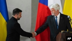 V.Zelenski və P.Pavel