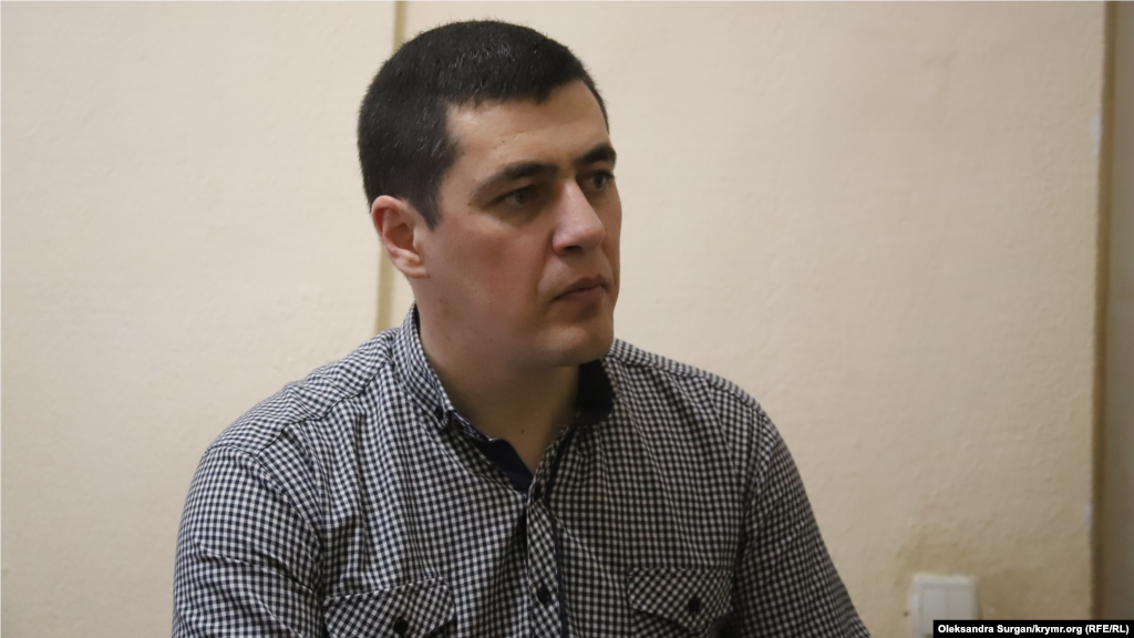 Громадянському журналісту Амету Сулейманову, засудженому російським судом до 12 років колонії та визнаного правозахисниками політв'язнем, заборонили у СІЗО лежати, незважаючи на його хворобу серця