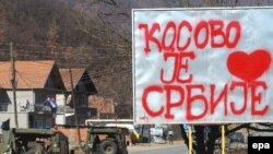 Kosovo, pano uz put u selu Zubni Potok, u blizini Kosovske Mitrovice.
