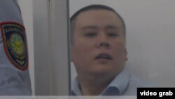 Жанболат Мамай на скамье подсудимых. Алматы, 14 августа 2017 года.