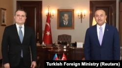 Ադրբեջանի և Թուրքիայի ԱԳ նախարարներ Ջեյհուն Բայրամովը և Մևլյութ Չավուշօղլուն, արխիվ: 