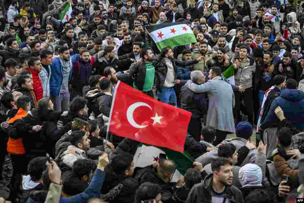 شادی سوری‌های ساکن استانبول در ترکیه پس از اعلام سقوط حکومت بشار اسد