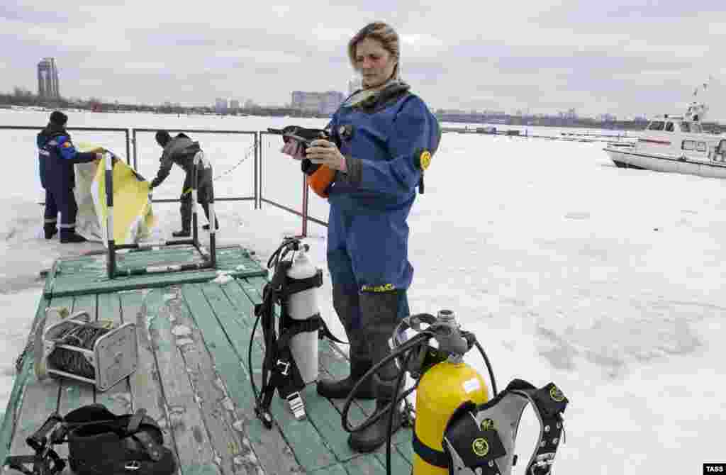 Оксана Шевалье – единственная в Московском МЧС женщина-водолаз. Она работает на поисково-спасательной станции «Строгино»