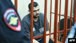Аҳмадҷон Қурбонов дар Додгоҳи ноҳияи Басманнии Маскав. 19-уми декабри 2024