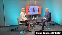 Președintele interimar al României, Ilie Bolojan, declarându-și în premieră sprijinul pentru Nicușor Dan, în timpul unui interviu cu Europa Liberă România, pe 12 mai. Dan a spus că ar vrea să-l desemneze premier pe Bolojan, dacă va câștiga prezidențialele.