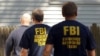 Mohamudy ýasama bomba bilen üpjün edenler Federal derňew býurosynyň (FBI) ýaşyryn agentleri we beýleki polisiýa işgärleri.