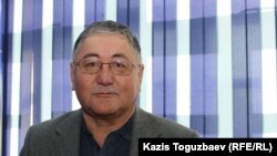 Журналист Рысбек Сарсенбайулы, избранный председателем общественного комитета по поддержке Алмата Жумагулова и Кенжебека Абишева, обвиняемых в пропаганде терроризма. Алматы, 10 января 2018 года.