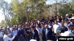 "Қытайдың Қазақстанда 55 зауыт ашатынына" қарсы шыққан жаңаөзендіктер. 2 қыркүйек 2019 жыл.