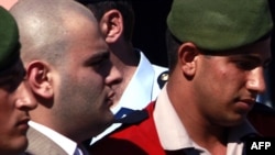 Թուրքիա, Ստամբուլ - Ոստիկանները դատարան են ուղեկցում Հրանտ Դինքի սպանության անմիջական կատարող Օգյուն Սամասթին, արխիվ