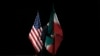 پرچم جمهوری اسلامی ایران (راست) و پرچم ایالات متحده آمریکا؛ عکس آرشیوی است
