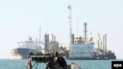جمهوری اسلامی می گوید که «اين مسئله بايد روشن شود که آيا ورود ملوانان بريتانيايی به آب های ايران، عمدی بوده يا نه.»