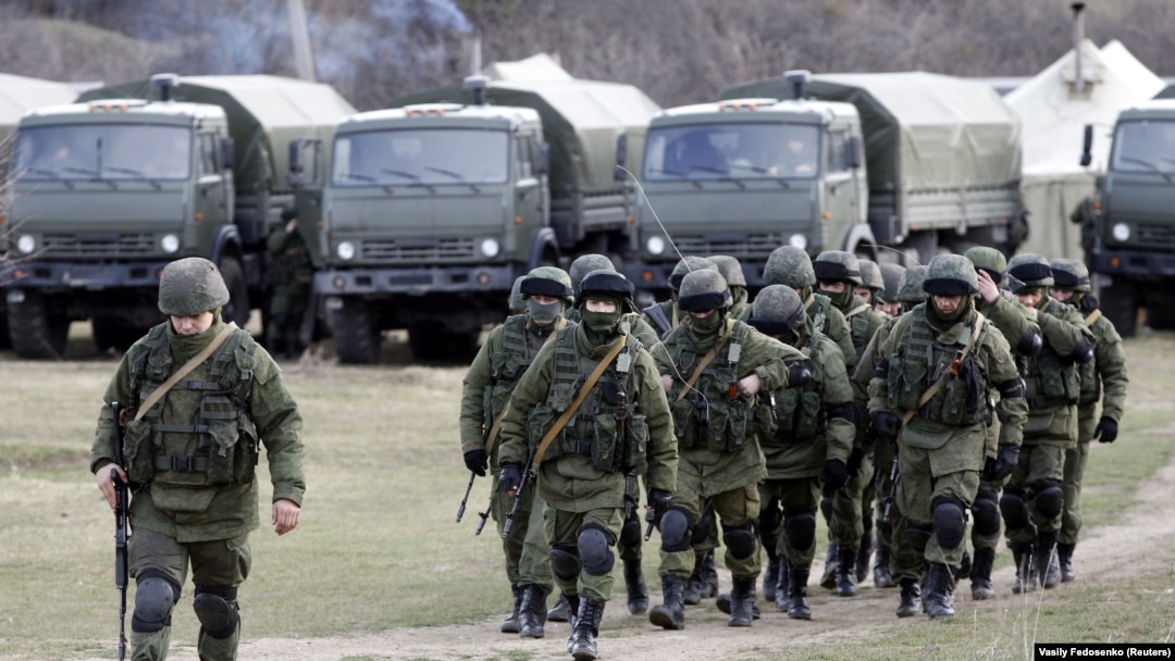 Російські військові без розпізнавальних знаків (так звані зелені чоловічки) в селі Перевальне, Крим. 5 березня 2014 року