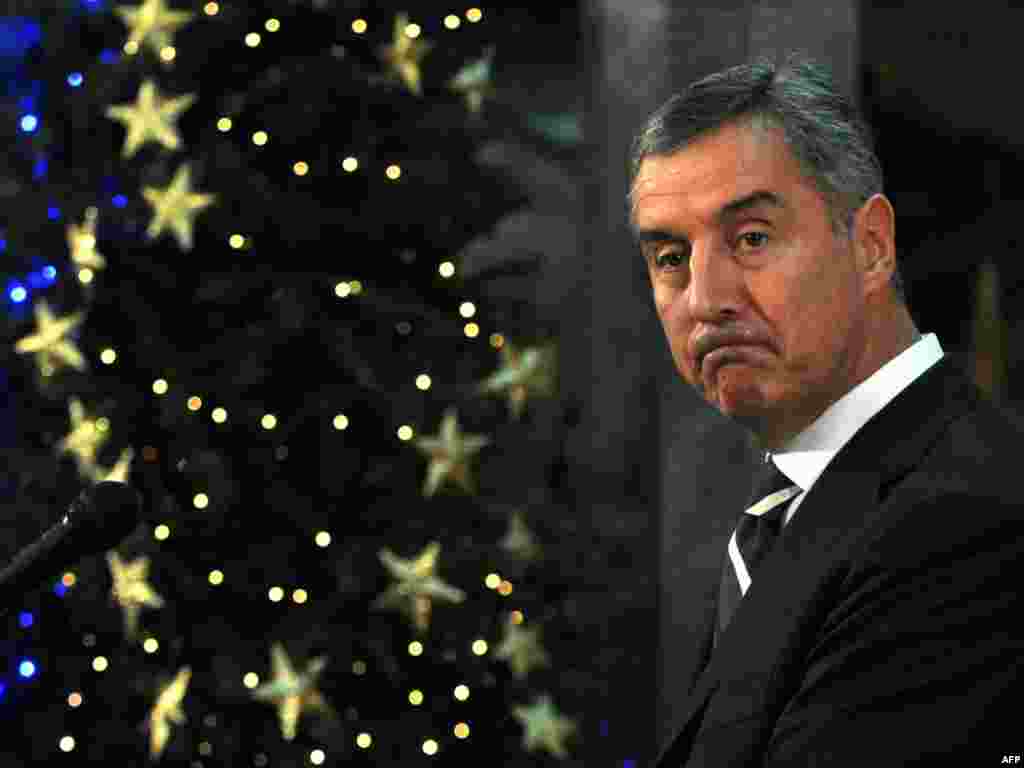 Premijer Crne Gore Milo Đukanović na konferenciji za novinare na kojoj je najavio da se povlači, 21. decembar 2010. Foto: Savo Prelević