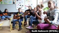 BiH-Srebrenica, young scolars participants of music school founded by the help of Austrian humanitarians
