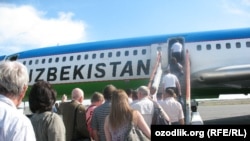 Uzbekistan - Uzbekistan airways planes on Tashkent airport