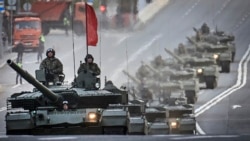 Жеңіс парадына дайындық кезіндегі ресейлік T-90M танкілері. Мәскеу, 3 мамыр 2025 жыл.